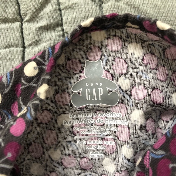Baby GAP bodysuit - Picture 2 of 2